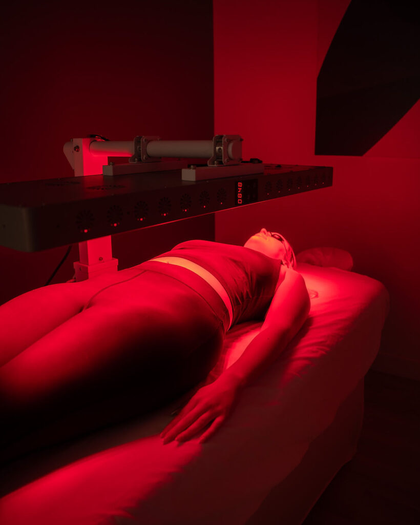 Red light therapy panel treatment at Sugar and Mend.